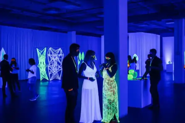 Luz Negra - Renta de luz negra UV para fiestas y eventos nocturnos CDMX
